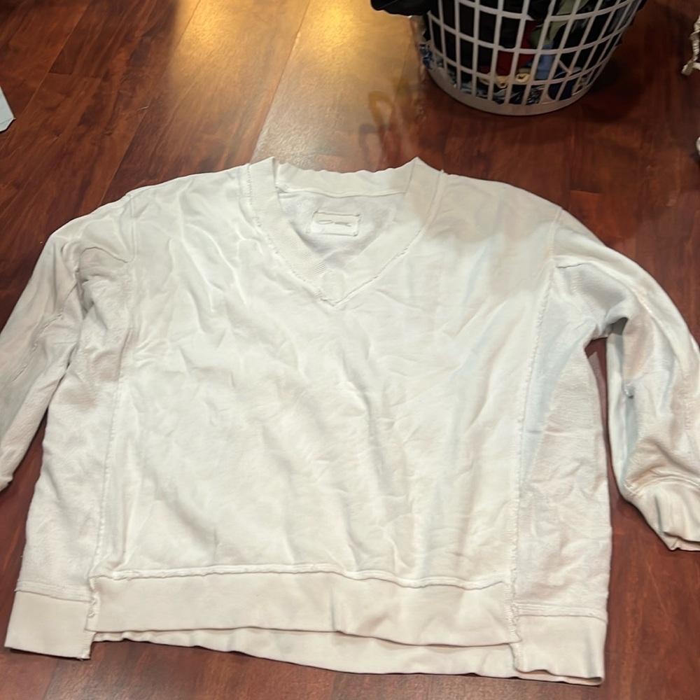 size medium white aerie v neck crew neck